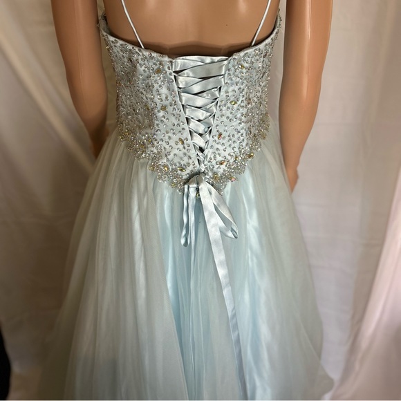 Sean Collection Blue Strapless Gown with Tulle Skirt and Beaded Bodice - Size XL - Picture 4 of 11